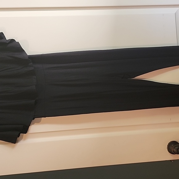 Black Ruffle Neckline Knit Jumpsuit Size Small EUC - Picture 3 of 6